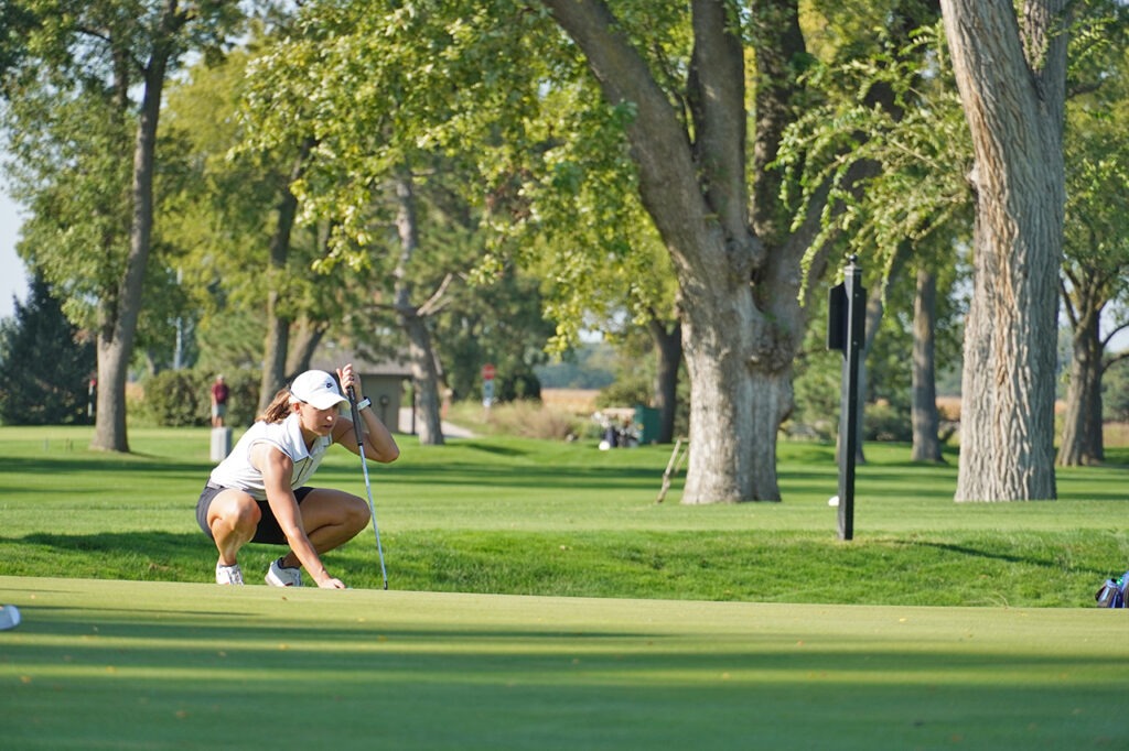 Bostar Leads Nebraska Women's Mid-Amateur by Four